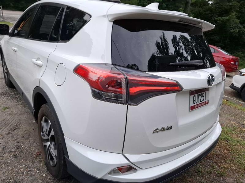 Toyota RAV4 LE FWD 2018