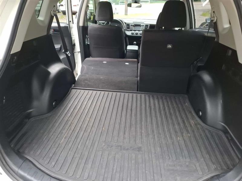 Toyota RAV4 LE FWD 2018