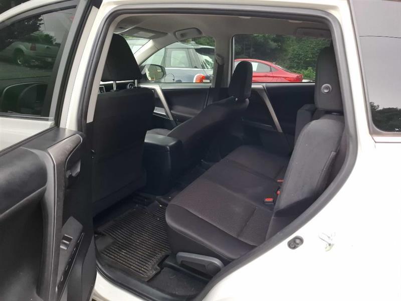 Toyota RAV4 LE FWD 2018