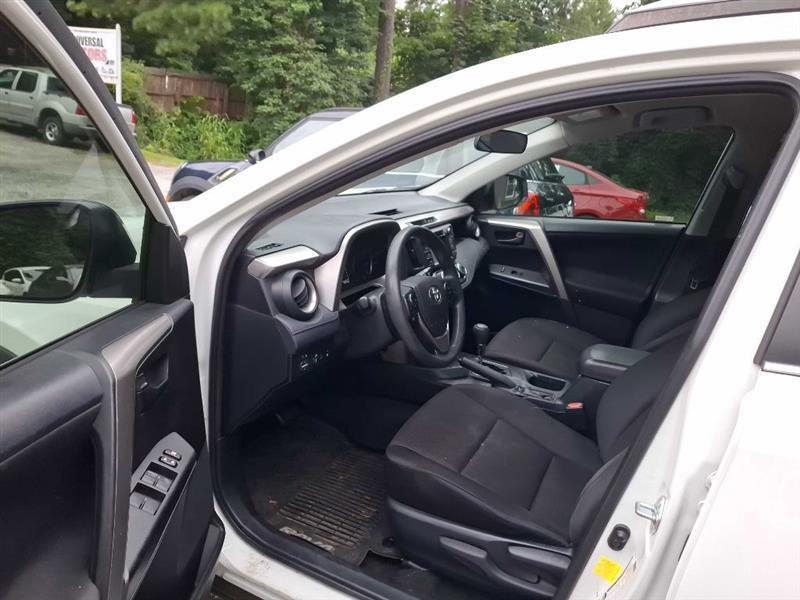 Toyota RAV4 LE FWD 2018