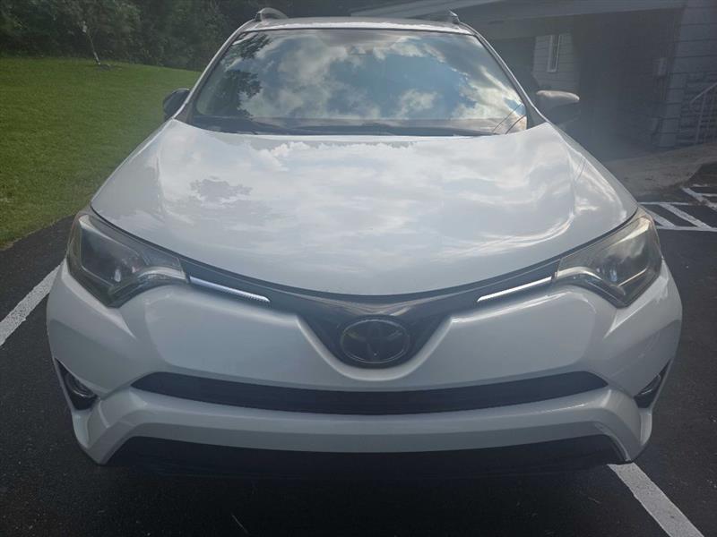 Toyota RAV4 LE FWD 2018