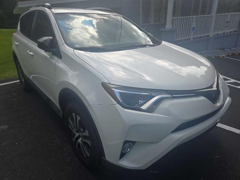 Toyota RAV4 LE FWD 2018