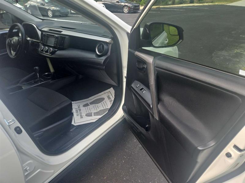 Toyota RAV4 LE FWD 2018