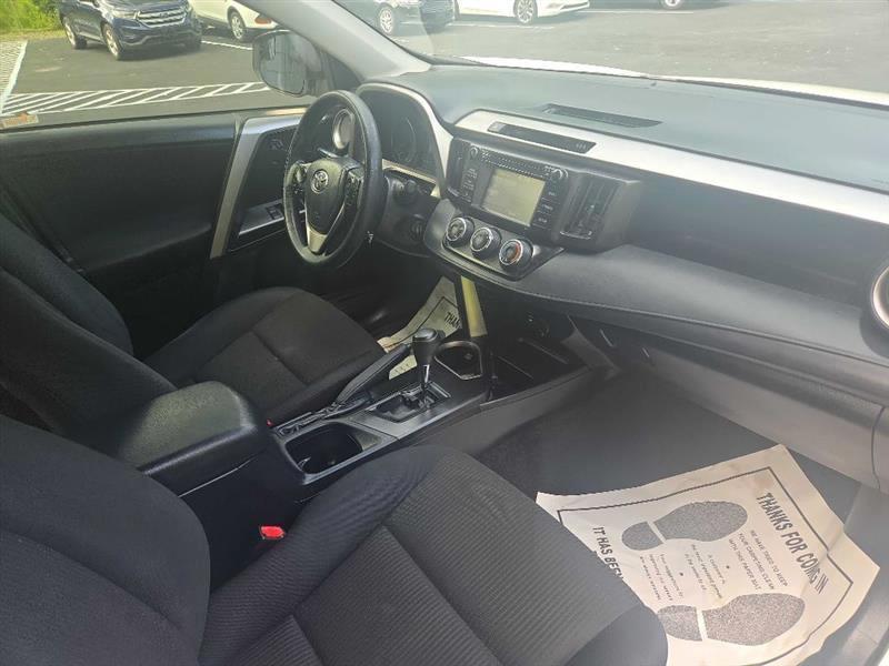 Toyota RAV4 LE FWD 2018