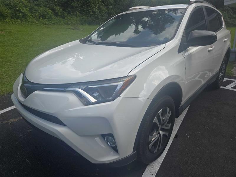 Toyota RAV4 LE FWD 2018