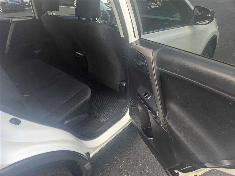 Toyota RAV4 LE FWD 2018