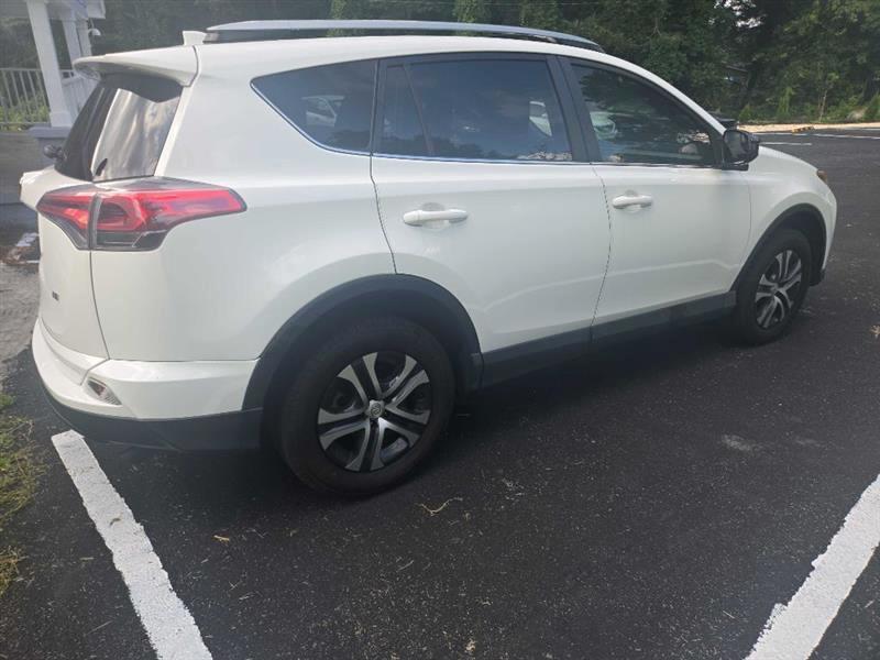 Toyota RAV4 LE FWD 2018
