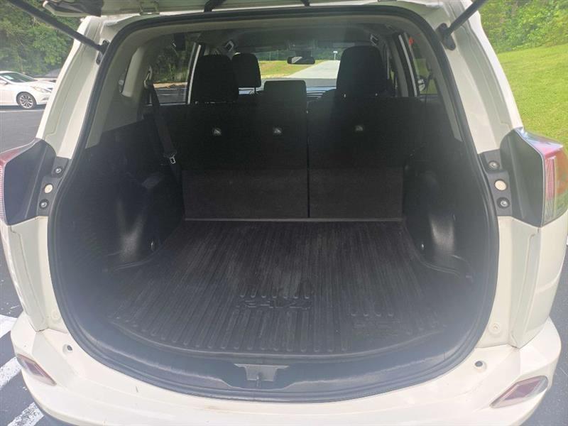 Toyota RAV4 LE FWD 2018