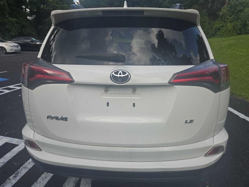 Toyota RAV4 LE FWD 2018