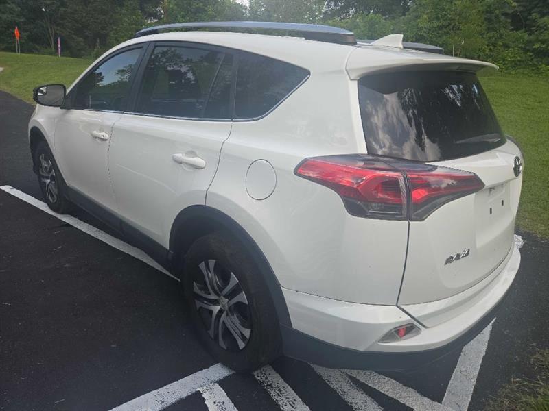Toyota RAV4 LE FWD 2018