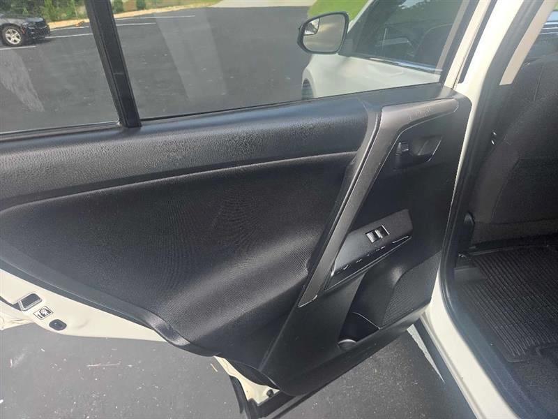 Toyota RAV4 LE FWD 2018