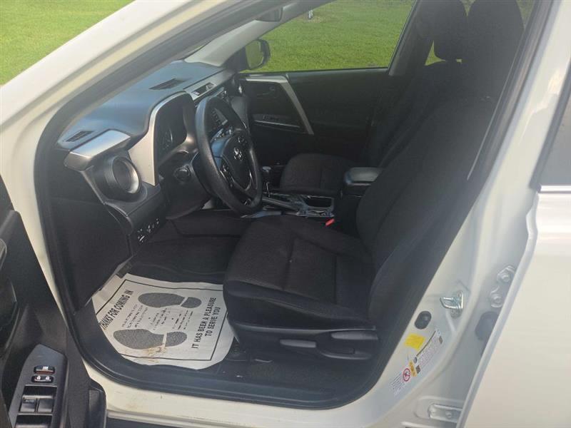 Toyota RAV4 LE FWD 2018