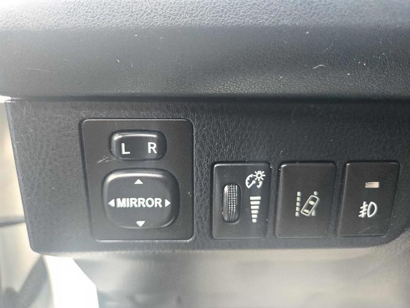 Toyota RAV4 LE FWD 2018