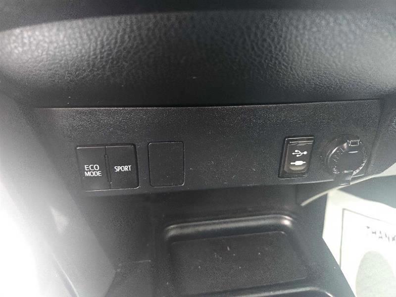 Toyota RAV4 LE FWD 2018