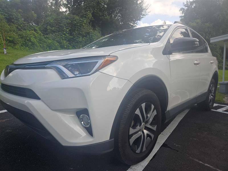 Toyota RAV4 LE FWD 2018