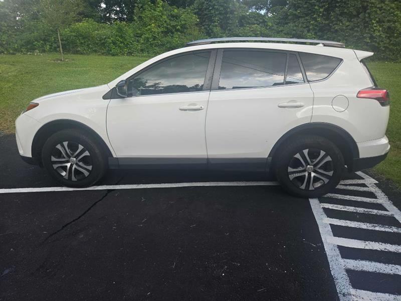 Toyota RAV4 LE FWD 2018