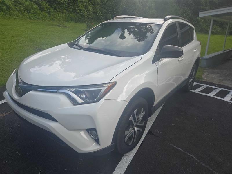 Toyota RAV4 LE FWD 2018