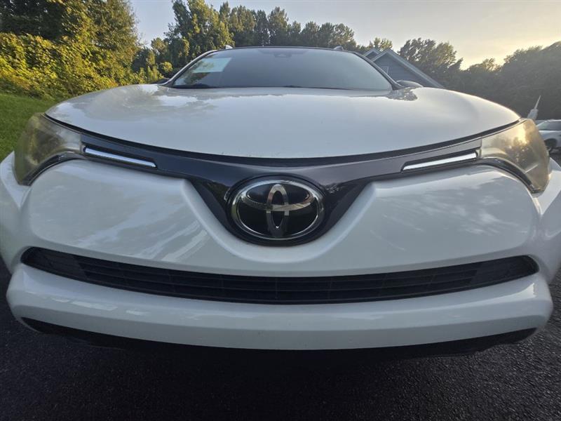 Toyota RAV4 LE FWD 2018