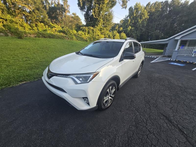 Toyota RAV4 LE FWD 2018