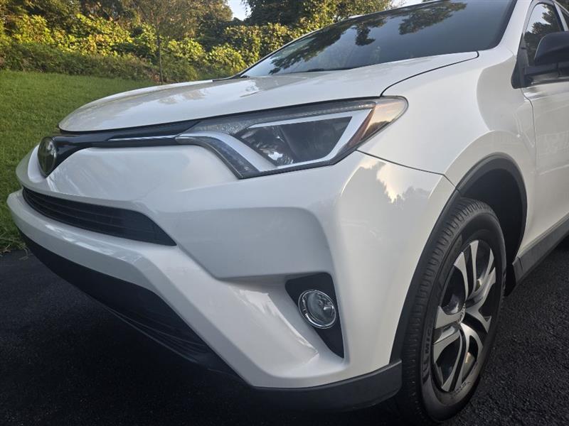 Toyota RAV4 LE FWD 2018