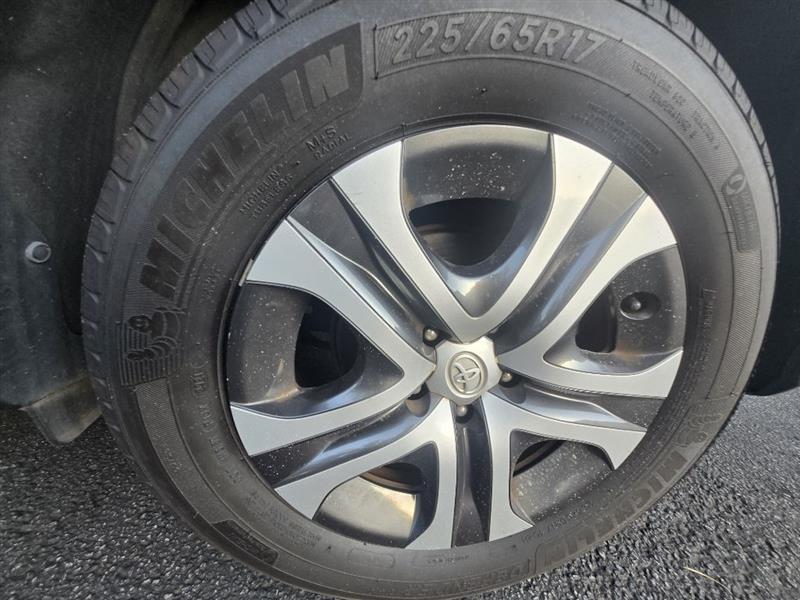 Toyota RAV4 LE FWD 2018