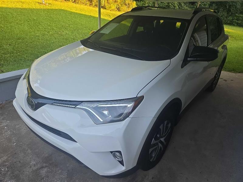 Toyota RAV4 LE FWD 2018