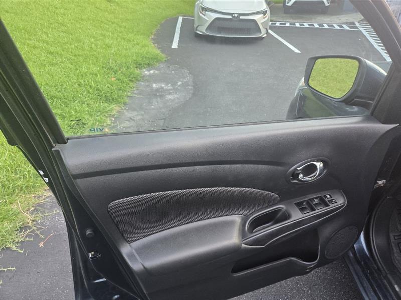 Nissan Versa 1.6 S 5M 2017