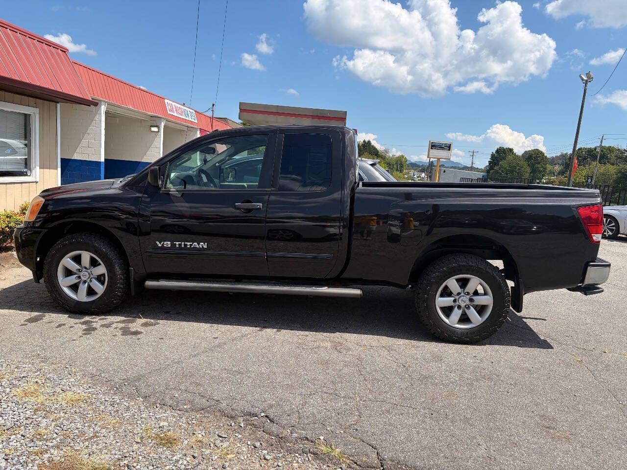 2013 Nissan Titan SV King Cab 4WD