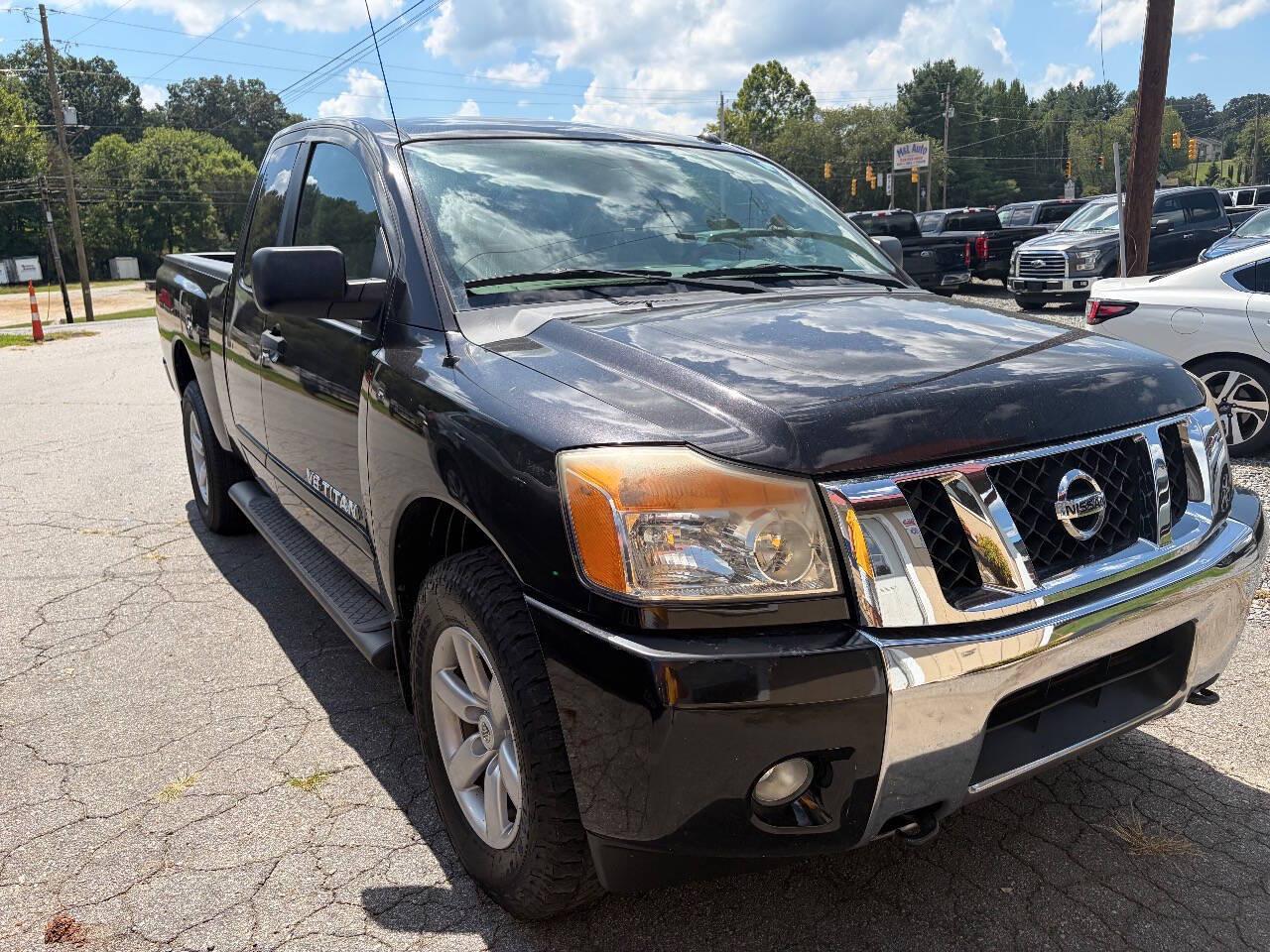Nissan Titan SV King Cab 4WD 2013