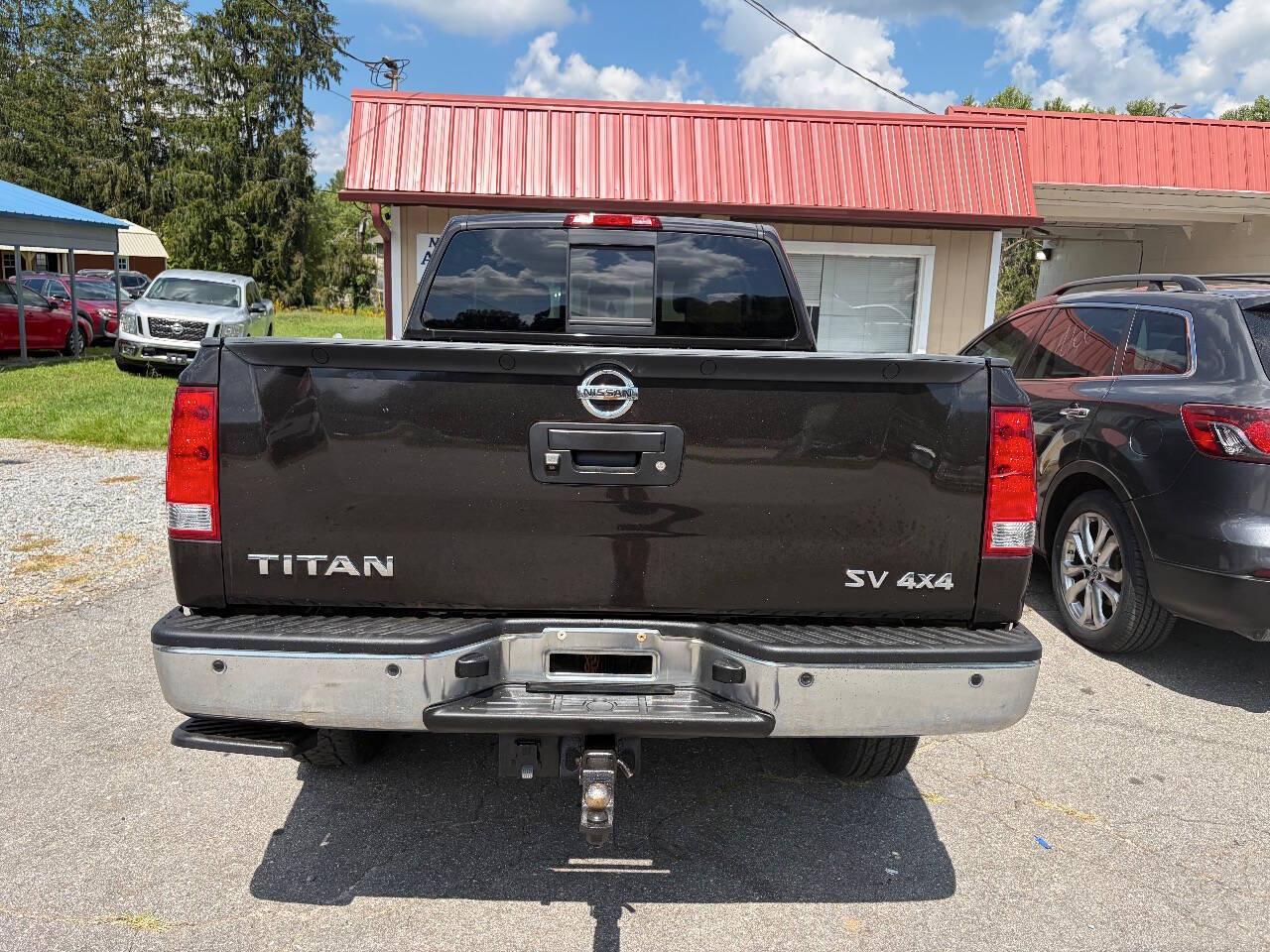 Nissan Titan SV King Cab 4WD 2013