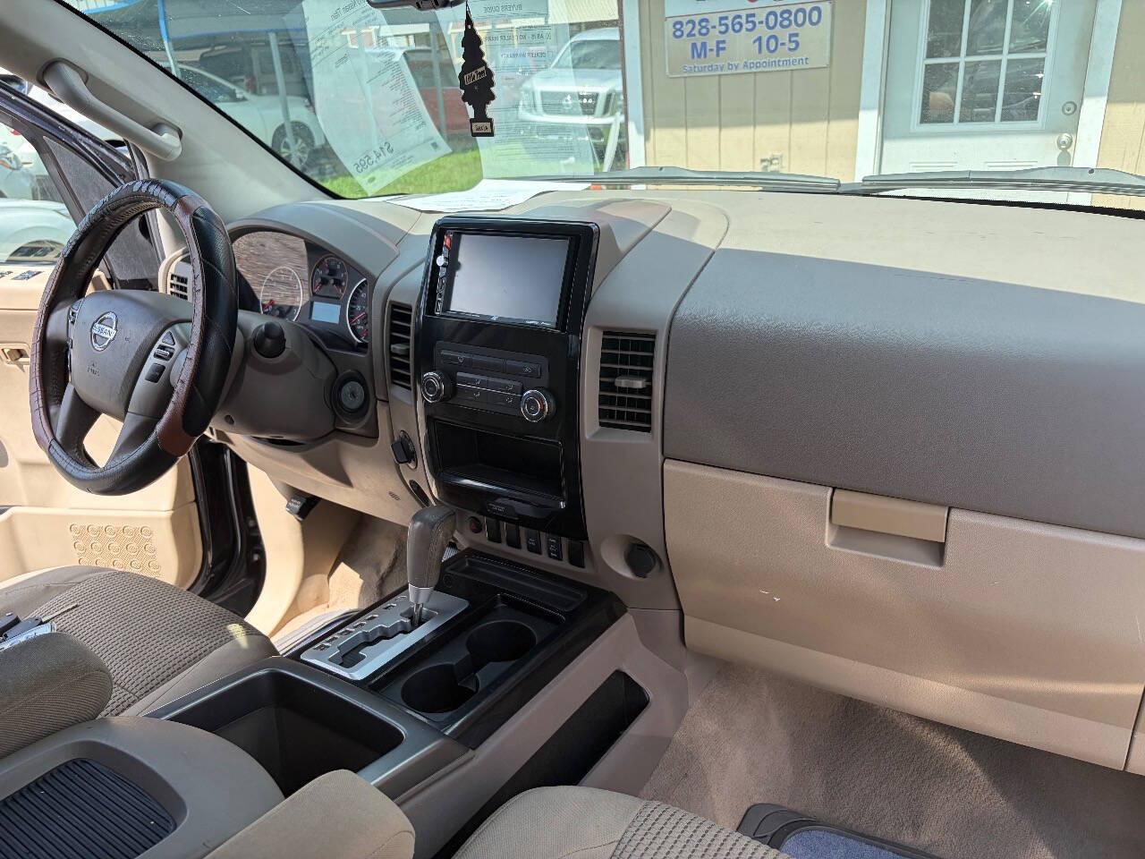 Nissan Titan SV King Cab 4WD 2013