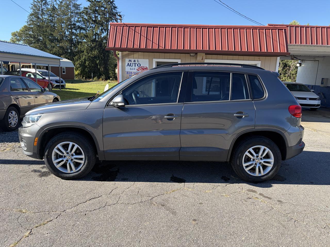 Volkswagen Tiguan S 2015