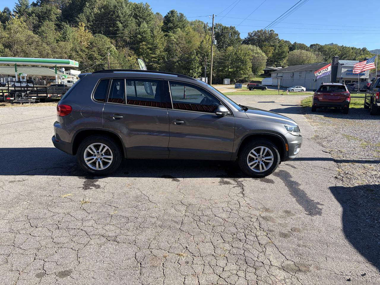 Volkswagen Tiguan S 2015