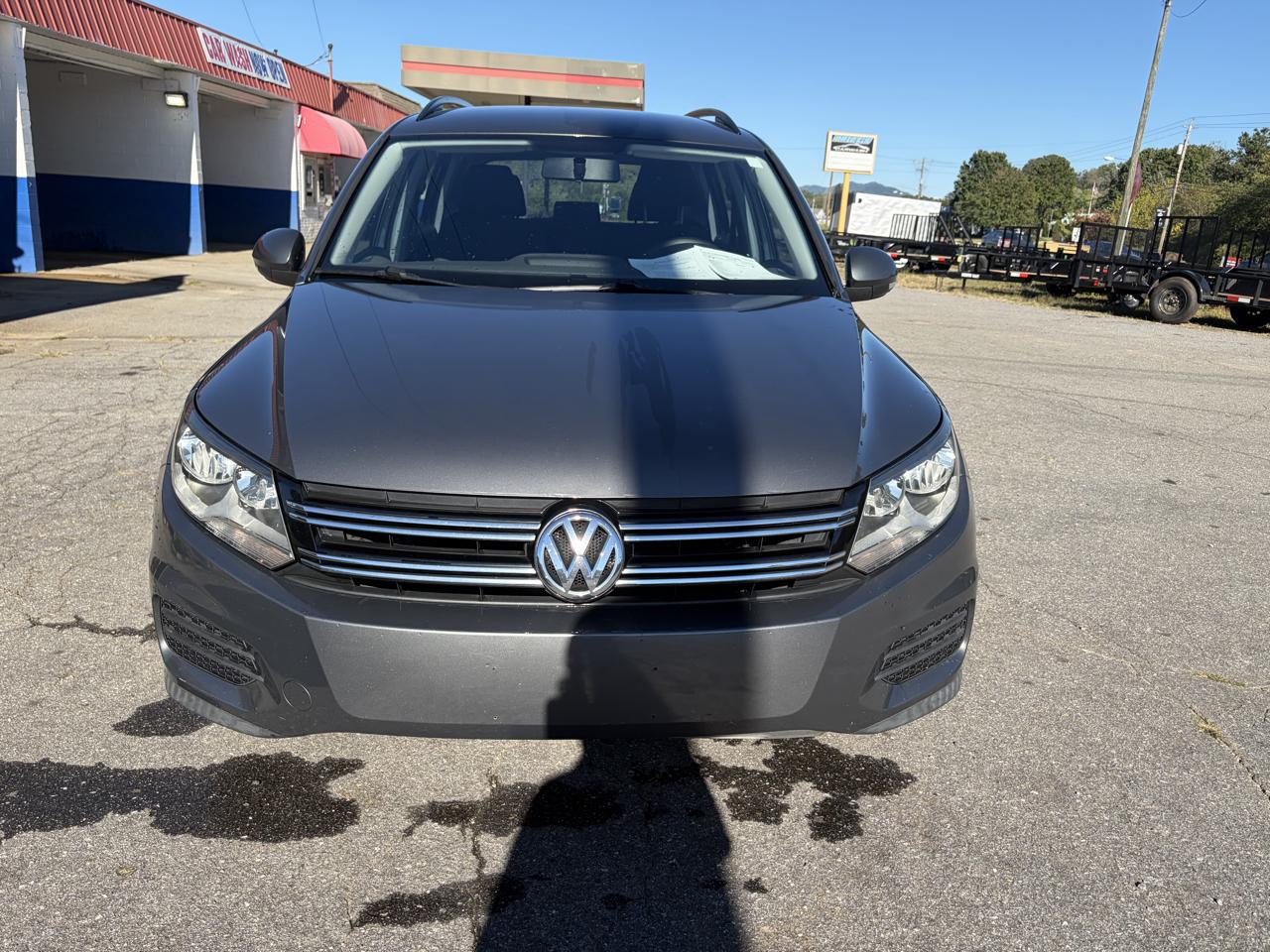 Volkswagen Tiguan S 2015