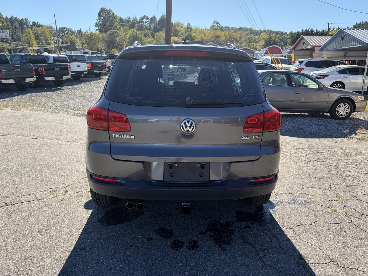 Volkswagen Tiguan S 2015