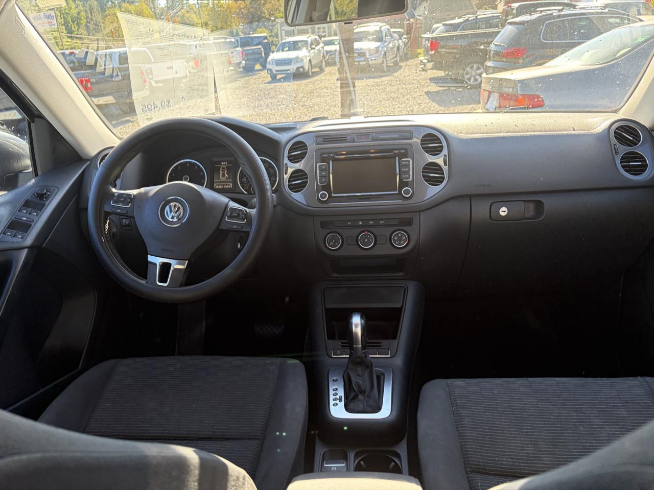 Volkswagen Tiguan S 2015