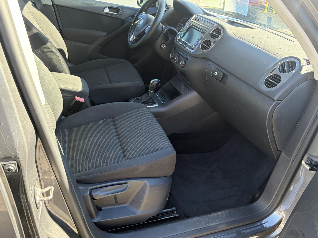 Volkswagen Tiguan S 2015