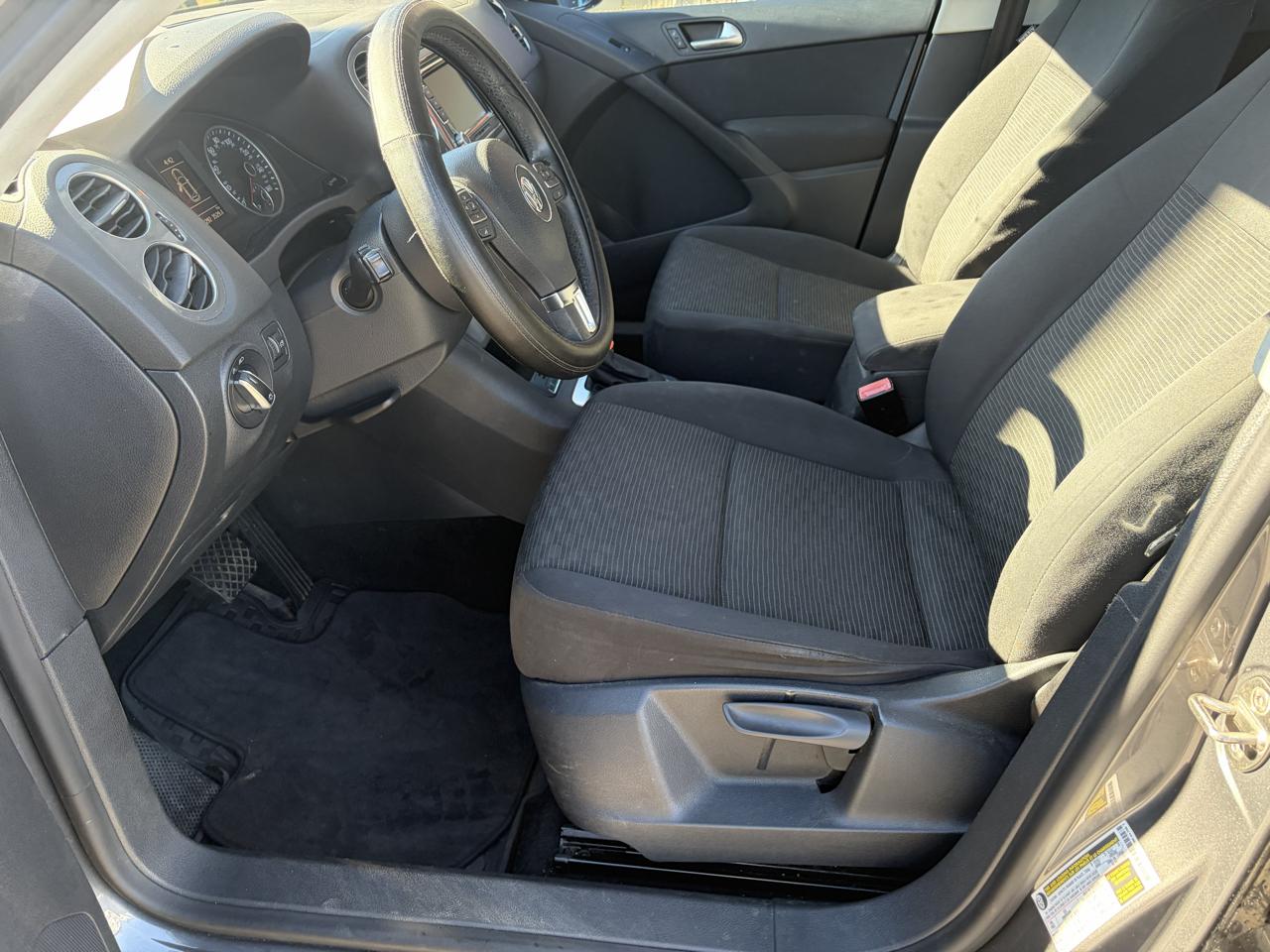 Volkswagen Tiguan S 2015