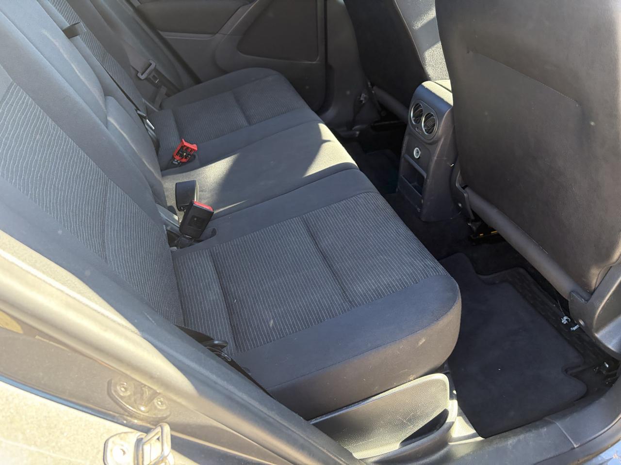 Volkswagen Tiguan S 2015