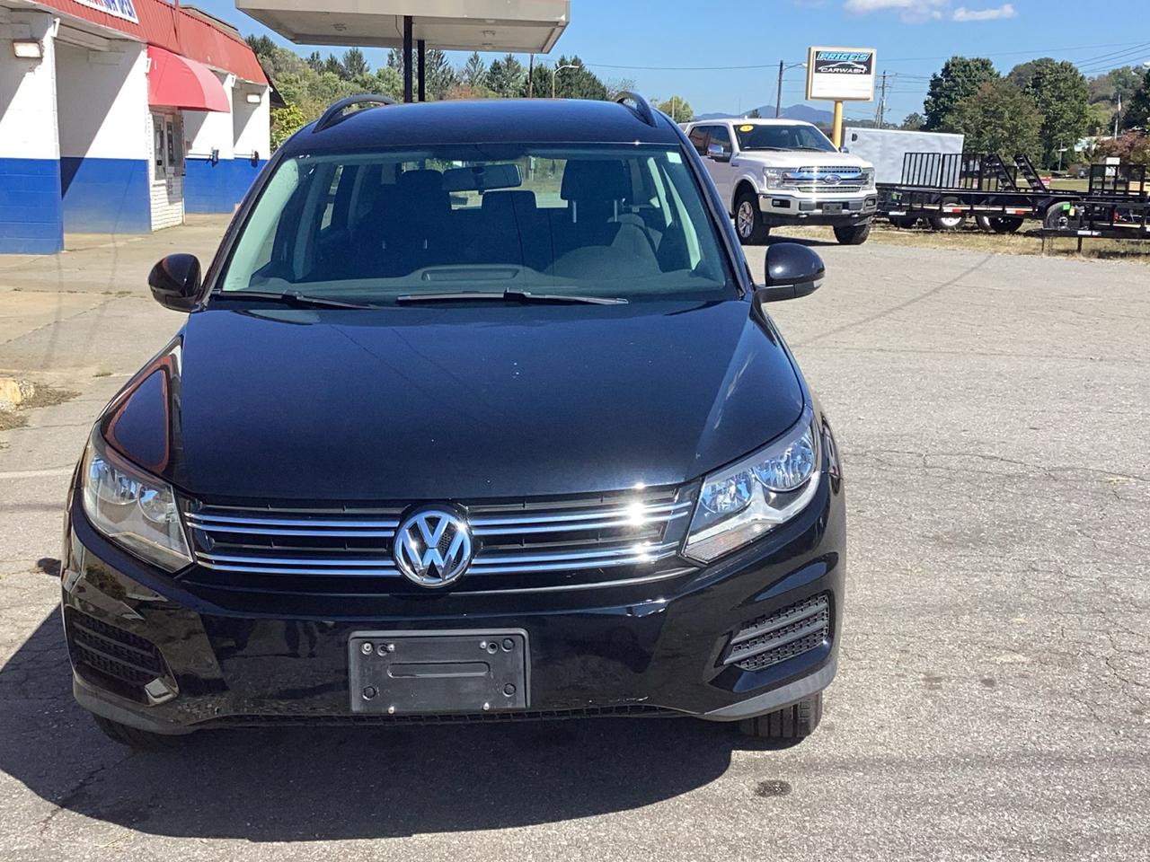 Volkswagen Tiguan S 2015