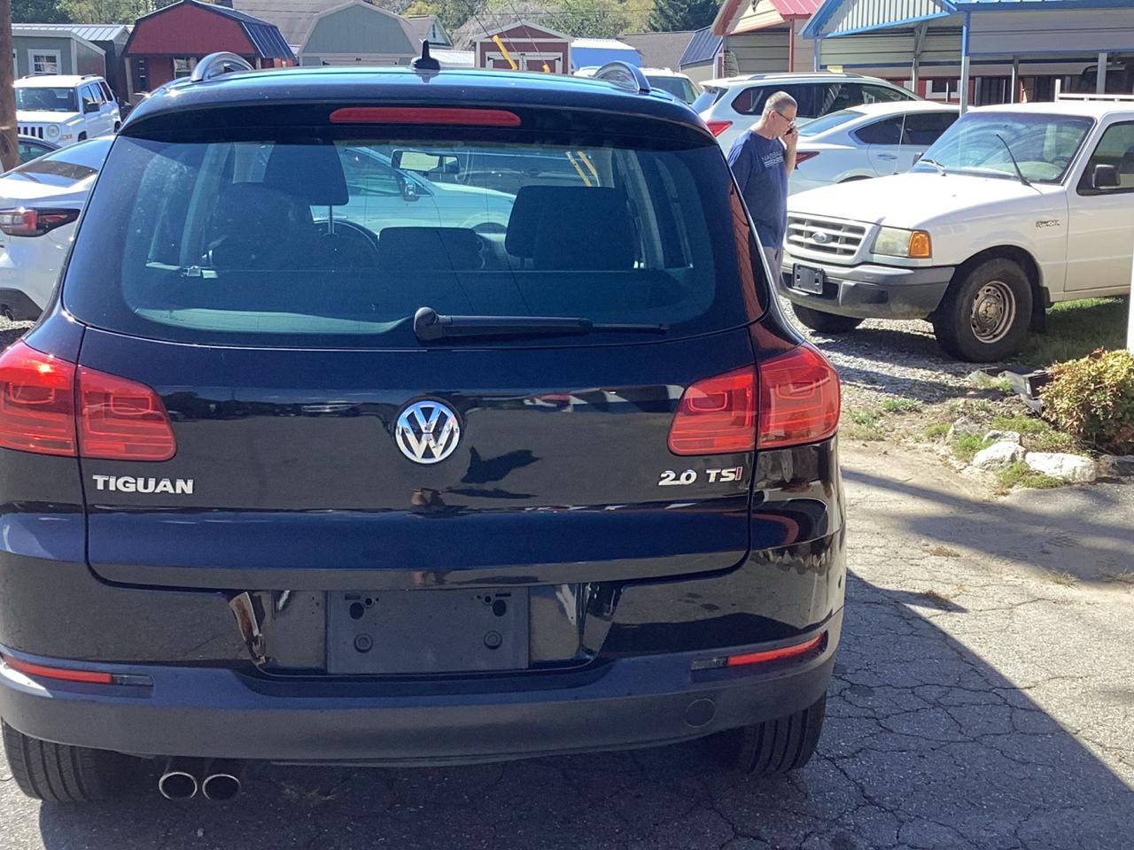 Volkswagen Tiguan S 2015