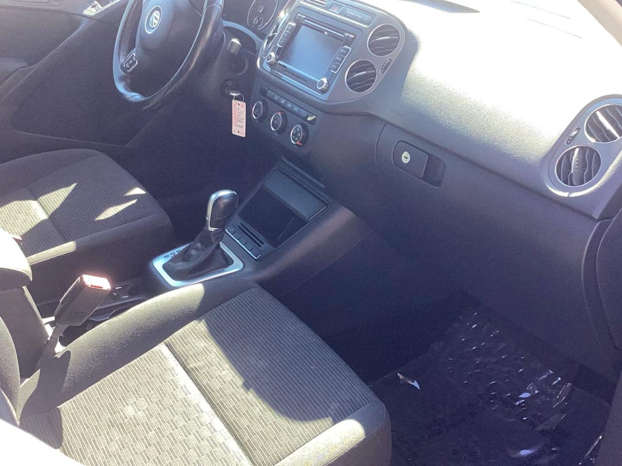 Volkswagen Tiguan S 2015