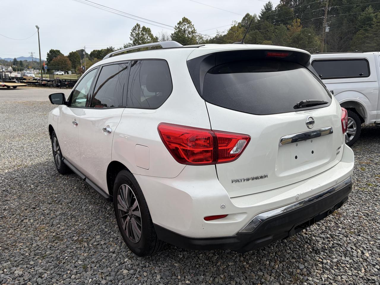 Nissan Pathfinder SV 4WD 2017