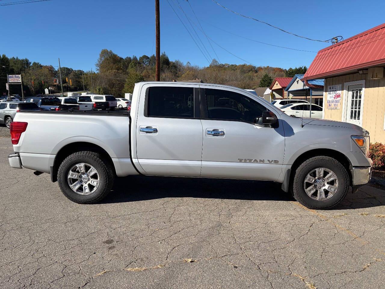Nissan Titan SV Crew Cab 4WD 2019