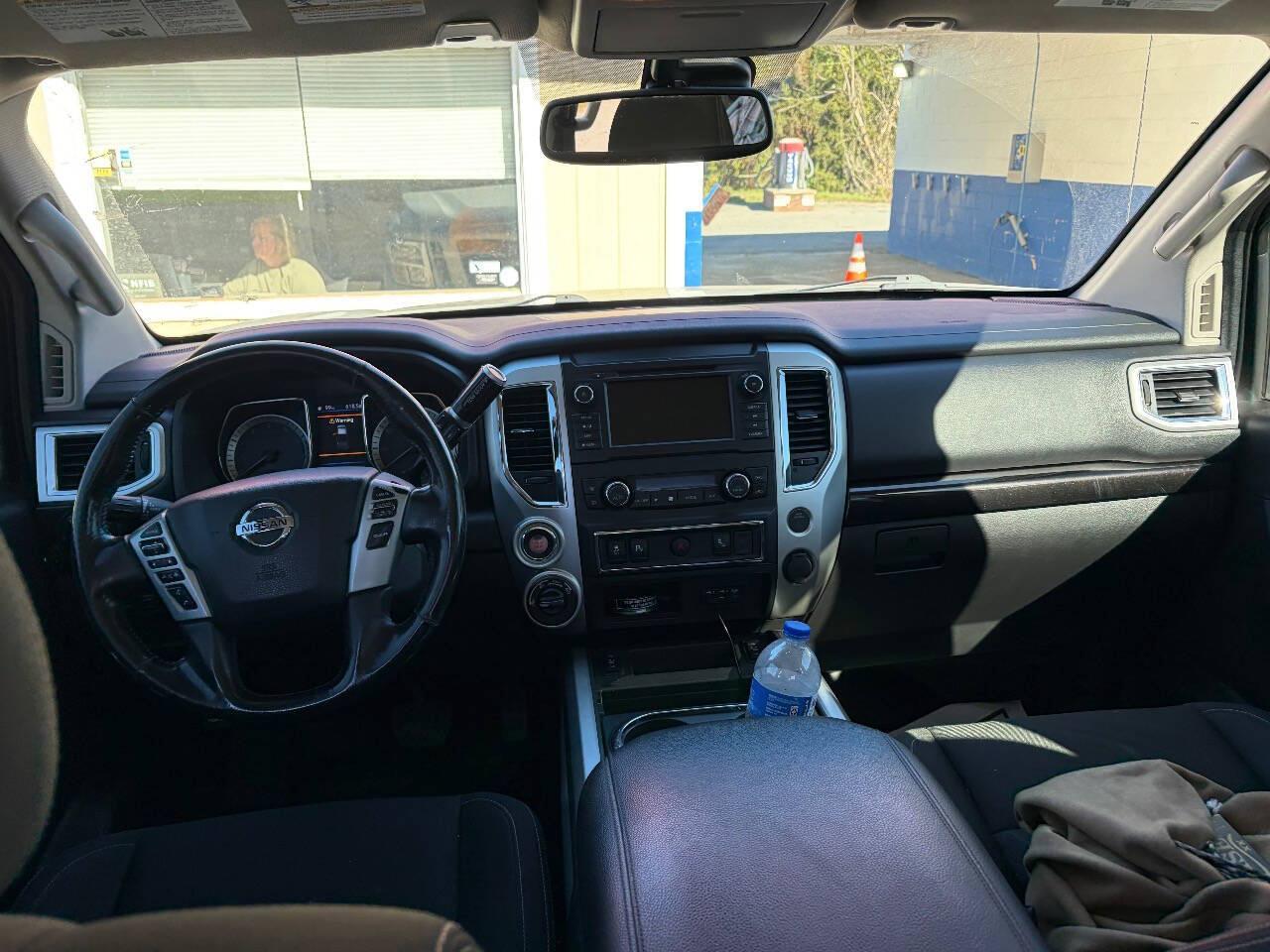 Nissan Titan SV Crew Cab 4WD 2019