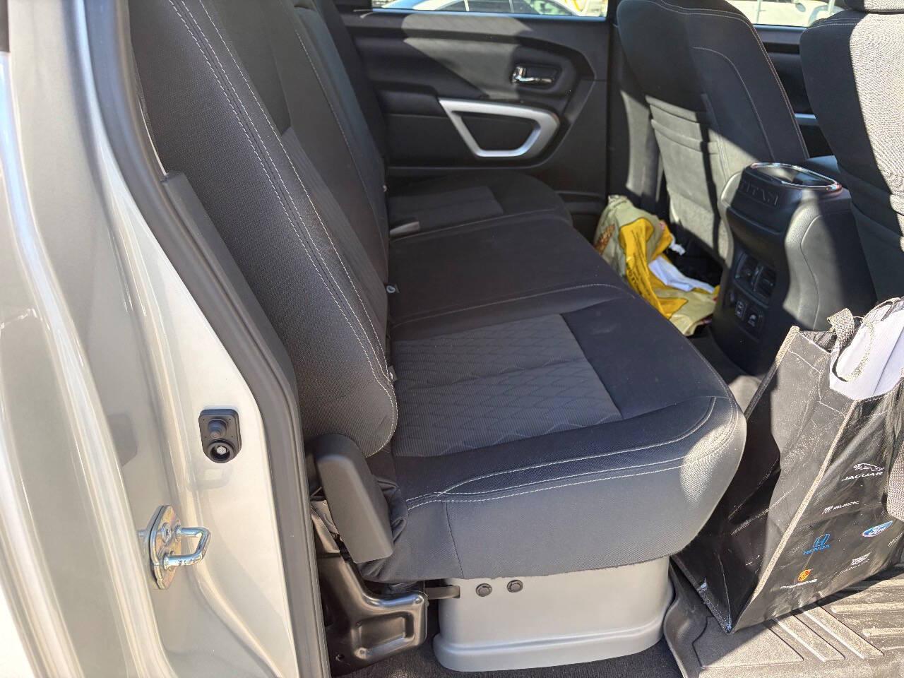 Nissan Titan SV Crew Cab 4WD 2019