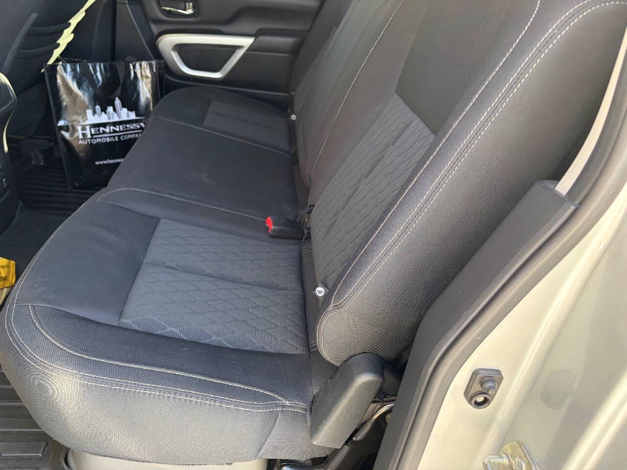 Nissan Titan SV Crew Cab 4WD 2019