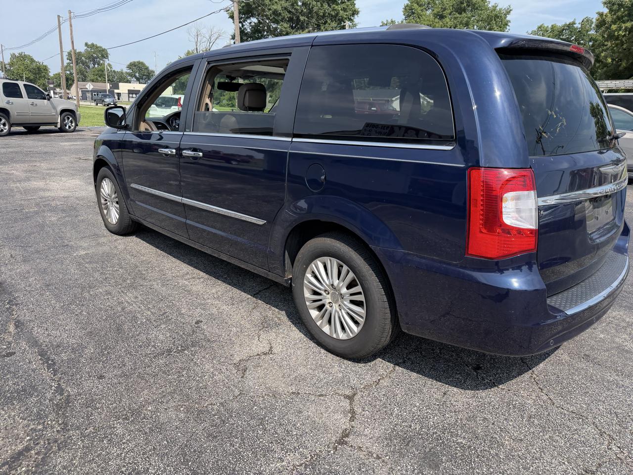 Chrysler Town & Country Limited 2014