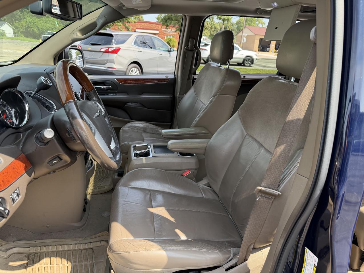 Chrysler Town & Country Limited 2014