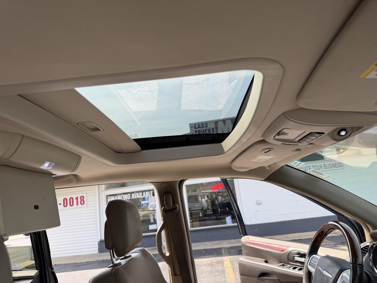 Chrysler Town & Country Limited 2014
